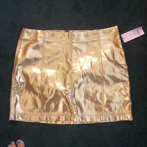 Metallic gold skirt!